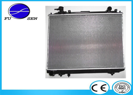 Radiateur argenté de pièces d'auto de couleur de noyau, radiateur en aluminium de soudure pour B2500